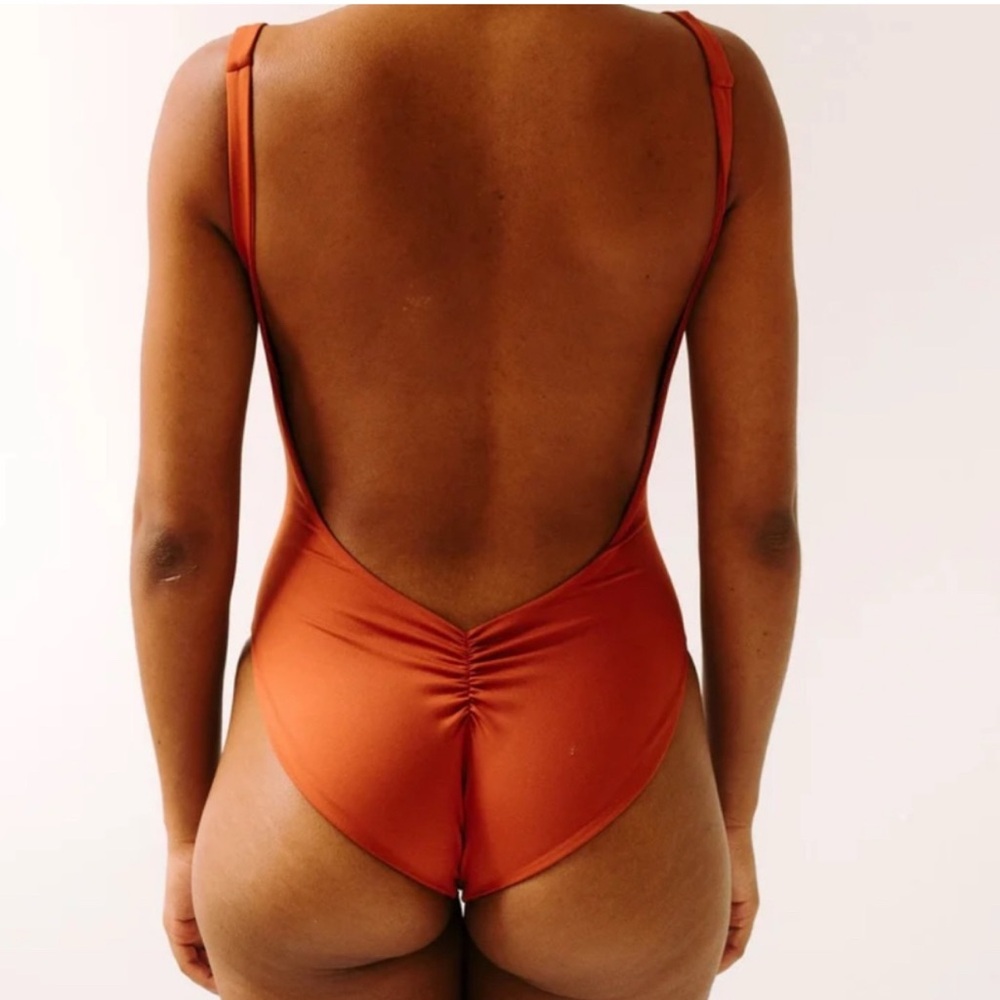 Londre Minimalist One-Piece Swimsuit